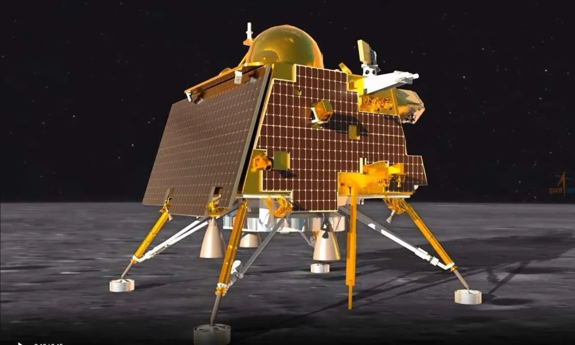 Chandrayan 3: ల్యాండర్ విక్రమ్ సాఫ్ట్ ల్యాండింగ్పై ఇస్రో ప్రకటన Chandrayan 3: ల్యాండర్ విక్రమ్ సాఫ్ట్ ల్యాండింగ్పై ఇస్రో ప్రకటన