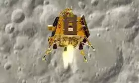 అతిసూక్ష్మంగా విక్రమ్‌ ల్యాండర్‌ కళాఖండం తయారు