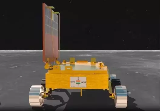 Chandrayaan-3: జాబిల్లిపై సగర్వంగా కాలుమోపిన ప్రజ్ఞాన్ రోవర్ Chandrayaan-3: జాబిల్లిపై సగర్వంగా కాలుమోపిన ప్రజ్ఞాన్ రోవర్