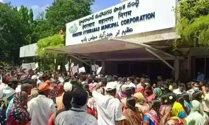 జీహెచ్ఎంసీ ఔట్ సోర్సింగ్,కాంట్రాక్ట్ కార్మికుల ఆందోళనలు జీహెచ్ఎంసీ ఔట్ సోర్సింగ్,కాంట్రాక్ట్ కార్మికుల ఆందోళనలు