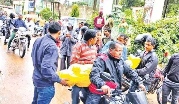 Manyam District: మృతదేహాన్ని బైక్‌పై 35 కి.మీ తరలింపు