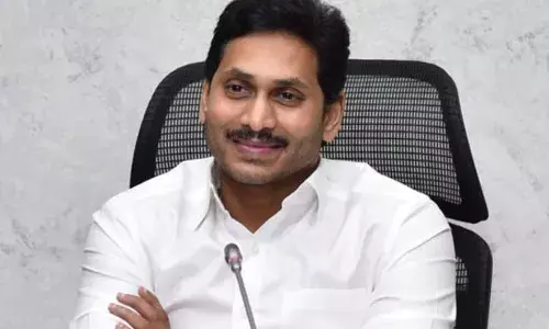 గో బ్యాక్ సీఎం.. అంటూ నినాదాలు గో బ్యాక్ సీఎం.. అంటూ నినాదాలు