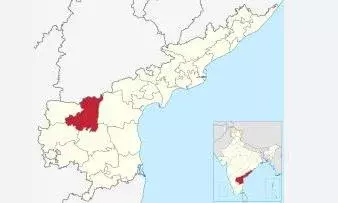 నంద్యాల జిల్లాలో రాసలీలల వీడియో కలకలం నంద్యాల జిల్లాలో రాసలీలల వీడియో కలకలం