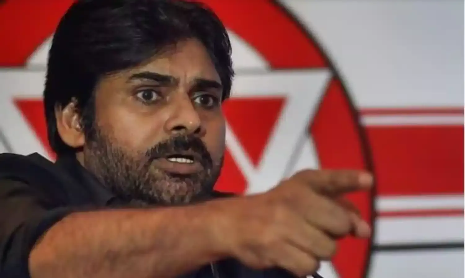 తిరుపతి అన్నమయ్య సర్కిల్లో ఉద్రిక్తత తిరుపతి అన్నమయ్య సర్కిల్లో ఉద్రిక్తత