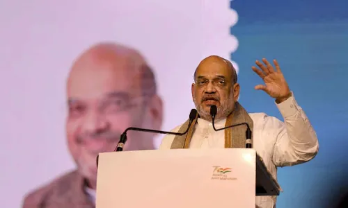 Telangana BJP: బీఆర్ఎస్, కాంగ్రెస్పై నిప్పులు చెరిగిన అమిత్షా Telangana BJP: బీఆర్ఎస్, కాంగ్రెస్పై నిప్పులు చెరిగిన అమిత్షా