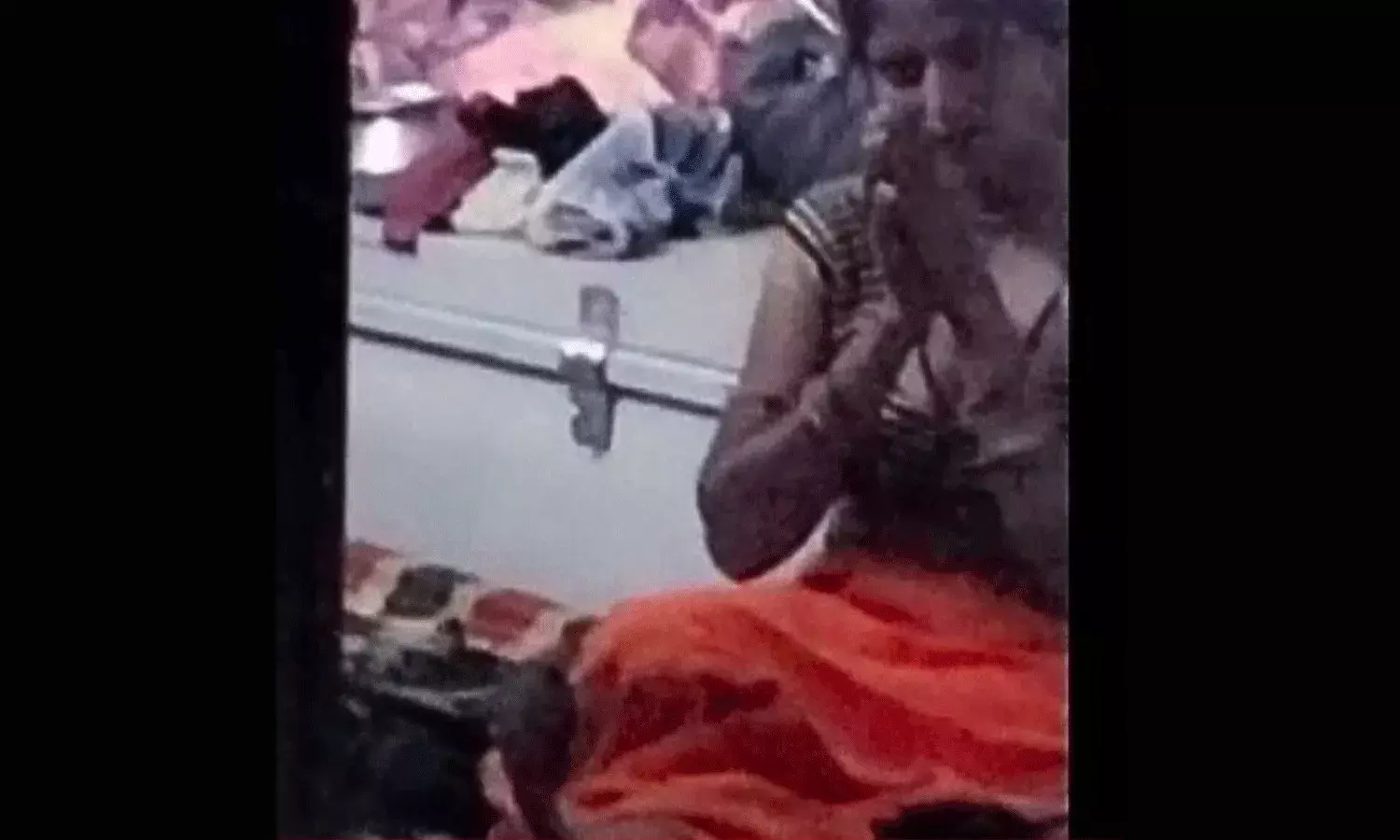 కాలికి చుట్టుకున్న కాల నాగు.. శివుడిని ప్రార్థిస్తూ ఆమె మూడు గంటలు.. కాలికి చుట్టుకున్న కాల నాగు.. శివుడిని ప్రార్థిస్తూ ఆమె మూడు గంటలు..