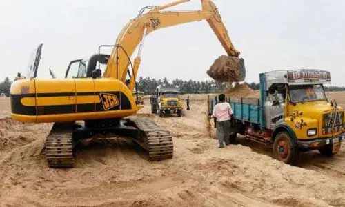 AP:  రాష్ట్రవ్యాప్తంగా అక్రమ ఇసుక క్వారీల వద్ద టీడీపీ ఆందోళన AP:  రాష్ట్రవ్యాప్తంగా అక్రమ ఇసుక క్వారీల వద్ద టీడీపీ ఆందోళన
