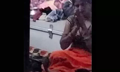 కాలికి చుట్టుకున్న కాల నాగు.. శివుడిని ప్రార్థిస్తూ ఆమె మూడు గంటలు.. కాలికి చుట్టుకున్న కాల నాగు.. శివుడిని ప్రార్థిస్తూ ఆమె మూడు గంటలు..