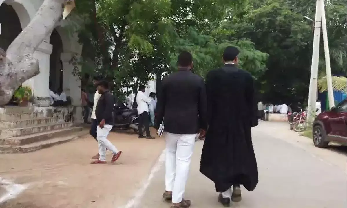 Anantapuram: జడ్జిపై కేసు పెట్టిన భార్య Anantapuram: జడ్జిపై కేసు పెట్టిన భార్య