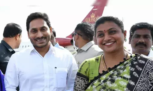 Nagari YCP : సీఎం జగన్ పర్యటనలో బయటపడ్డ విభేదాలు Nagari YCP : సీఎం జగన్ పర్యటనలో బయటపడ్డ విభేదాలు