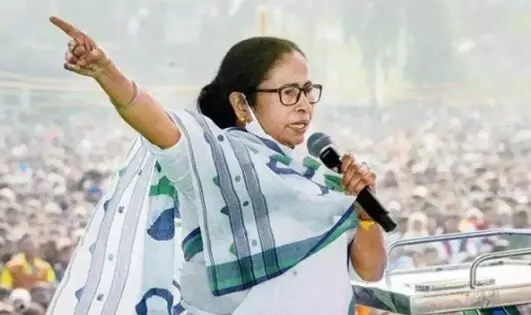 ముందస్తుకు బీజేపీ ప్లాన్, హెలికాప్టర్లను కూడా బుక్ చేసుకుంది: మమత ముందస్తుకు బీజేపీ ప్లాన్, హెలికాప్టర్లను కూడా బుక్ చేసుకుంది: మమత