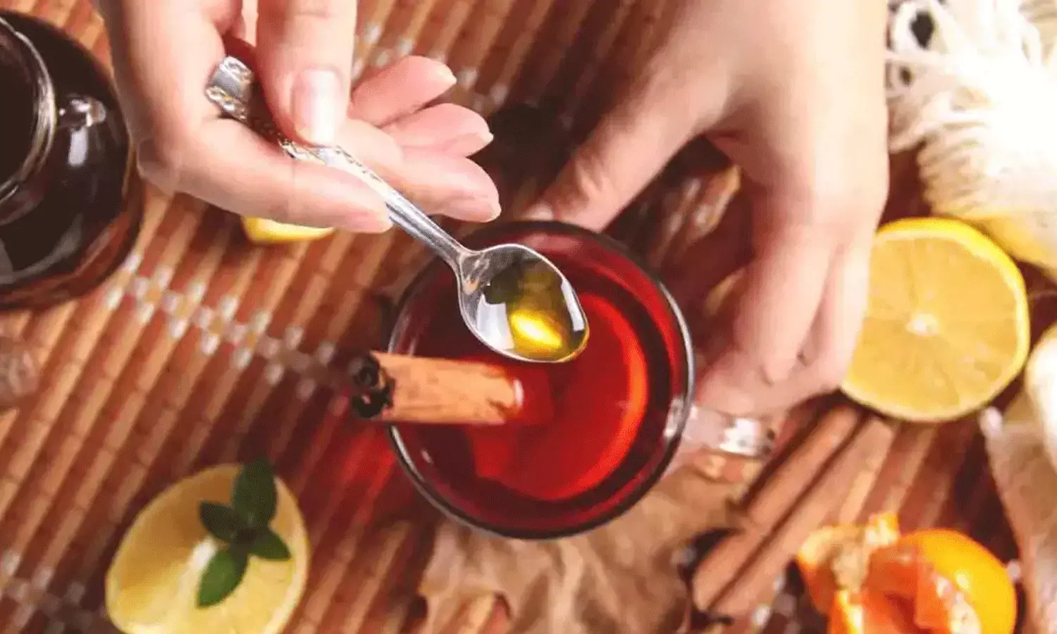 అద్భుత పానీయం దాల్చిన చెక్క నీరు.. ప్రతిరోజూ తాగితే.. అద్భుత పానీయం దాల్చిన చెక్క నీరు.. ప్రతిరోజూ తాగితే..