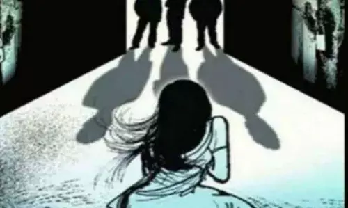 Crime: రేప్ చేసి బండరాయితో హత్య Crime: రేప్ చేసి బండరాయితో హత్య