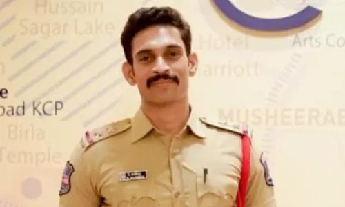 Drugs Case: డ్రగ్స్ ఎస్సై రాజేంద్ర కేసు దర్యాప్తులో కొత్తకోణాలు Drugs Case: డ్రగ్స్ ఎస్సై రాజేంద్ర కేసు దర్యాప్తులో కొత్తకోణాలు