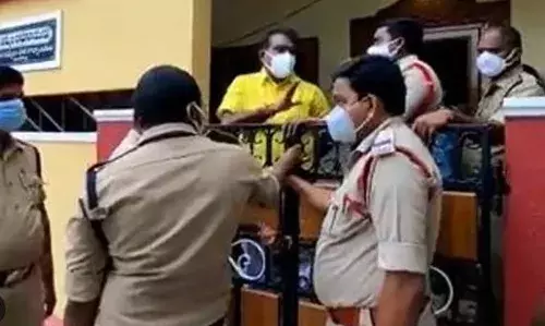 ఏపీ వ్యాప్తంగా టీడీపీ నేతల హౌస్ అరెస్టులు ఏపీ వ్యాప్తంగా టీడీపీ నేతల హౌస్ అరెస్టులు