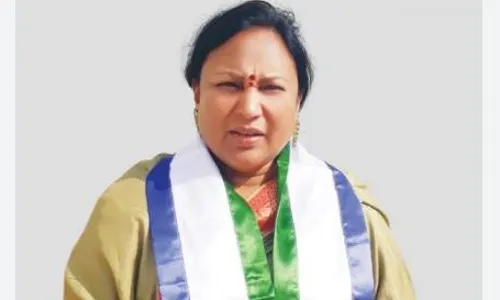 YSRCP: శ్రీకాకుళం జిల్లాలో వైసీపీ ఎమ్మెల్యే రెడ్డి శాంతికి నిరసన సెగ YSRCP: శ్రీకాకుళం జిల్లాలో వైసీపీ ఎమ్మెల్యే రెడ్డి శాంతికి నిరసన సెగ
