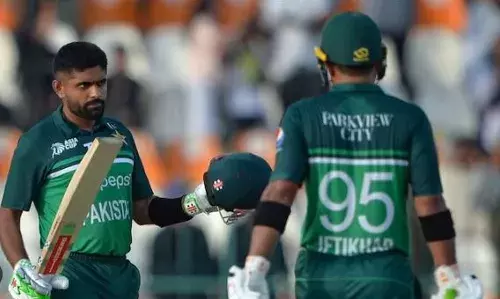 ASIA CUP: పాక్ బ్యాట్ మెన్లపై  విరుచుకుపడిన పాక్ బౌలర్లు ASIA CUP: పాక్ బ్యాట్ మెన్లపై  విరుచుకుపడిన పాక్ బౌలర్లు