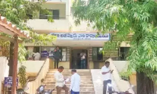 AP: ఏపీలో పలుచోట్ల డాక్యుమెంట్ రైటర్లు పెన్ డౌన్ AP: ఏపీలో పలుచోట్ల డాక్యుమెంట్ రైటర్లు పెన్ డౌన్