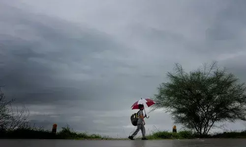 Rain: తెలంగాణలో తేలికపాటి వర్షాలు Rain: తెలంగాణలో తేలికపాటి వర్షాలు