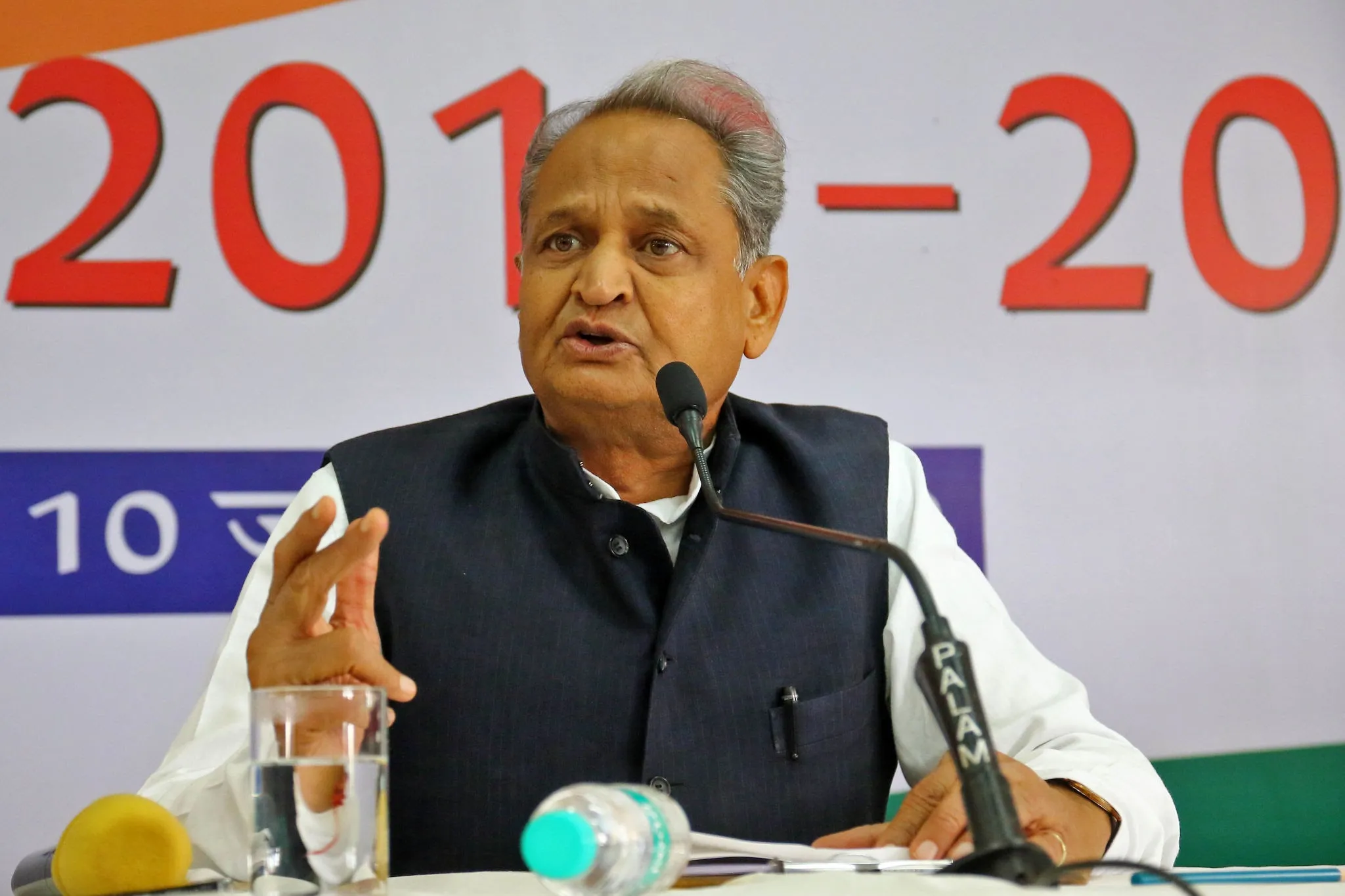 ashok gehlot: రాజస్థాన్ ముఖ్యమంత్రికి హైకోర్టు నోటీసులు.. ashok gehlot: రాజస్థాన్ ముఖ్యమంత్రికి హైకోర్టు నోటీసులు..