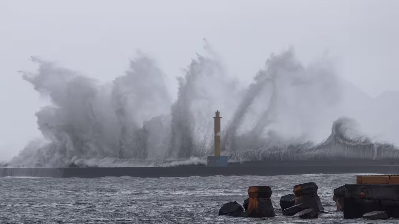 china: హైకూయ్ తుఫాన్ బీభత్సం china: హైకూయ్ తుఫాన్ బీభత్సం