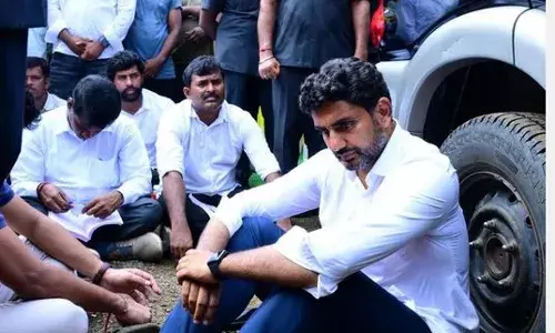 BABU ARREST: భగ్గుమన్న టీడీపీ శ్రేణులు BABU ARREST: భగ్గుమన్న టీడీపీ శ్రేణులు