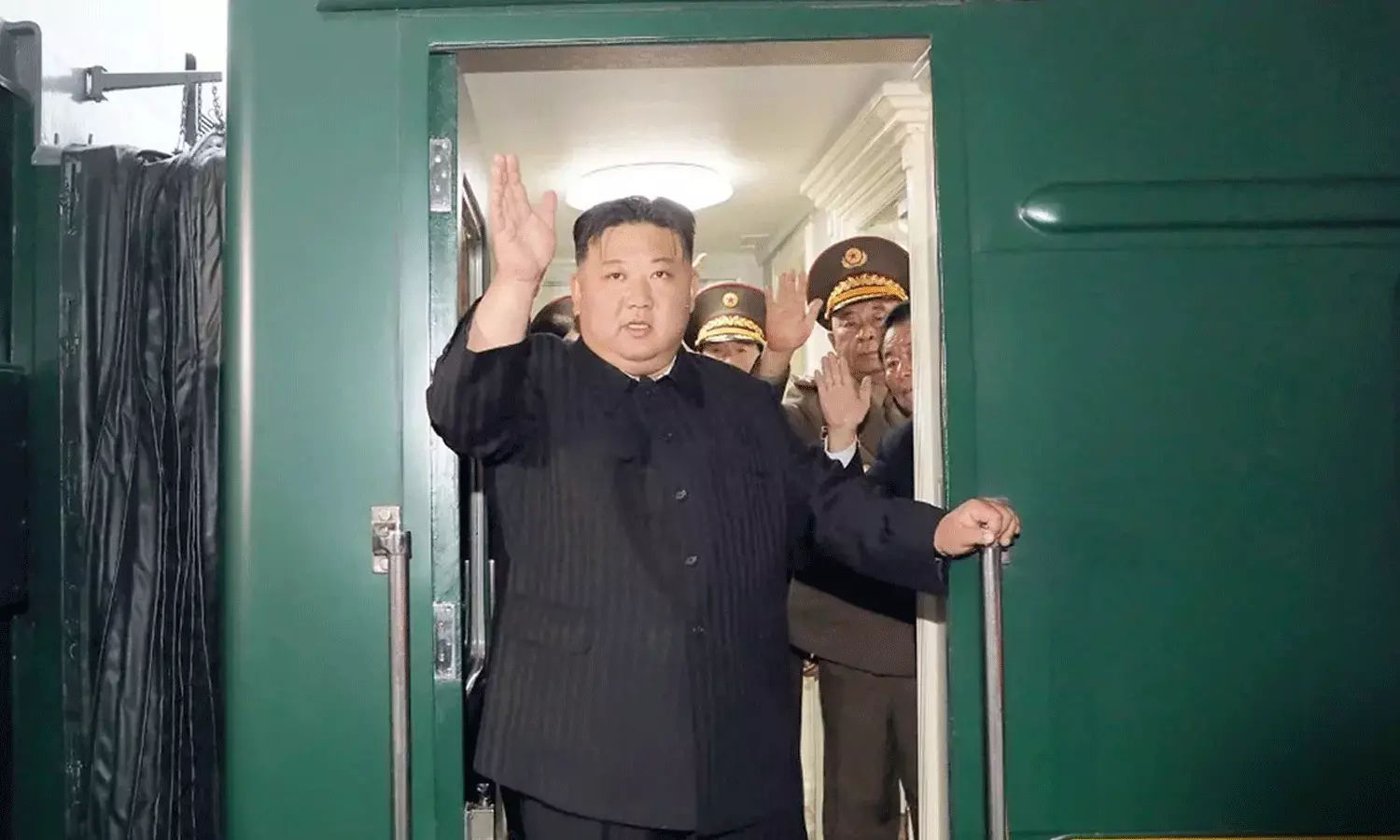 బుల్లెట్ ఫ్రూఫ్ ట్రైన్ లో కిమ్ రష్యాకు.. విమానం కంటే లగ్జరీ బుల్లెట్ ఫ్రూఫ్ ట్రైన్ లో కిమ్ రష్యాకు.. విమానం కంటే లగ్జరీ
