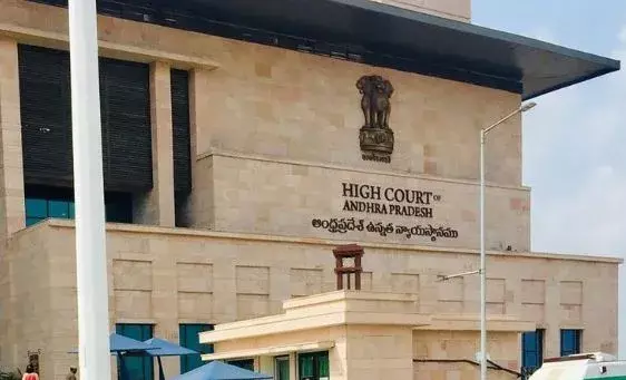 High Court : చంద్రబాబు  అరెస్టును సవాల్ చేస్తూ హైకోర్టులో పిటిషన్ High Court : చంద్రబాబు  అరెస్టును సవాల్ చేస్తూ హైకోర్టులో పిటిషన్