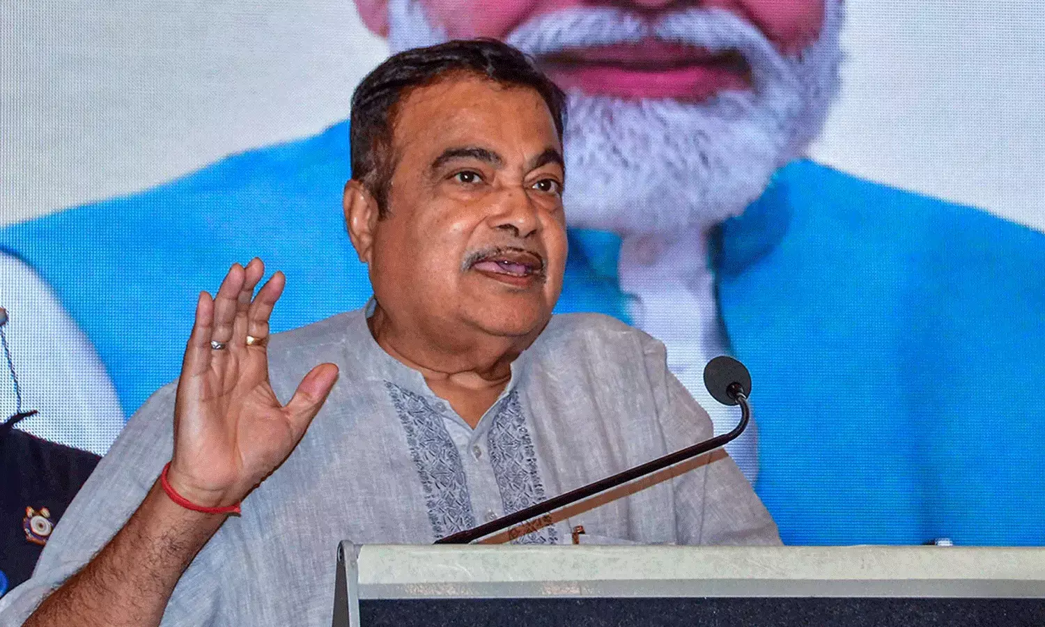 డీజిల్‌కు బై చెప్పండి, లేకపోతే...: కార్ల తయారీదారులను హెచ్చరించిన మంత్రి