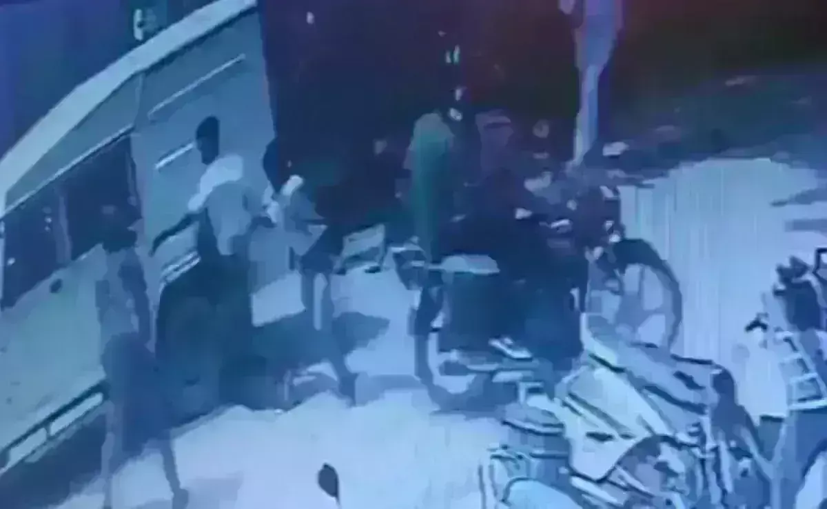 UP Robbery: గార్డును చంపి ఏటీఎం చోరీ..