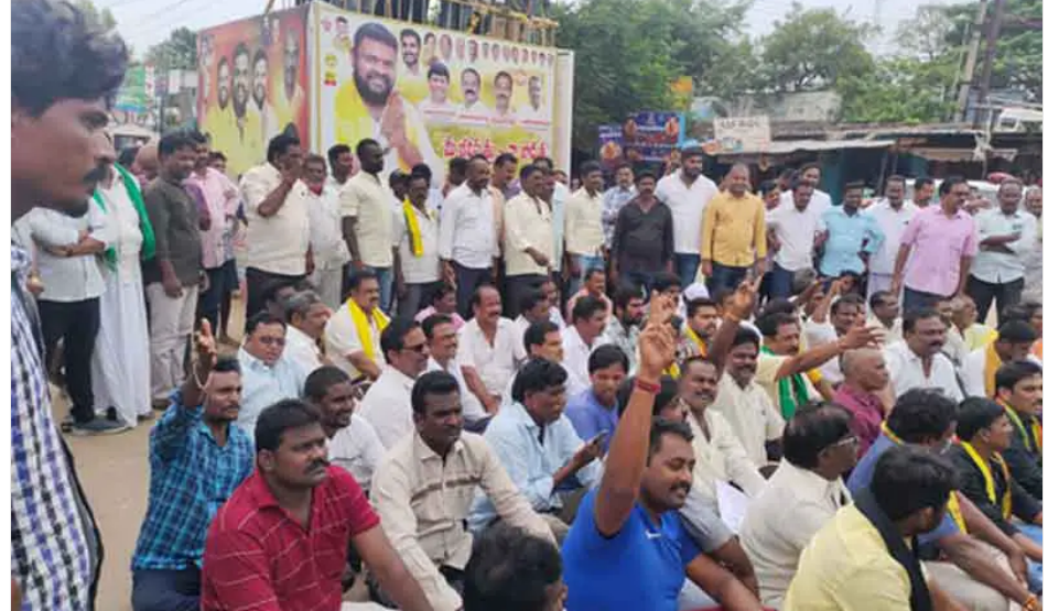 PROTEST: కొనసాగుతున్న ఆందోళనలు