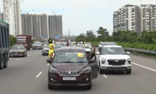 TELANGANA: బాబుకు మద్దతుగా కార్ల ర్యాలీ