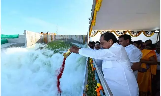 KCR: కరవు నేలపై కృష్ణమ్మ తాండవం KCR: కరవు నేలపై కృష్ణమ్మ తాండవం