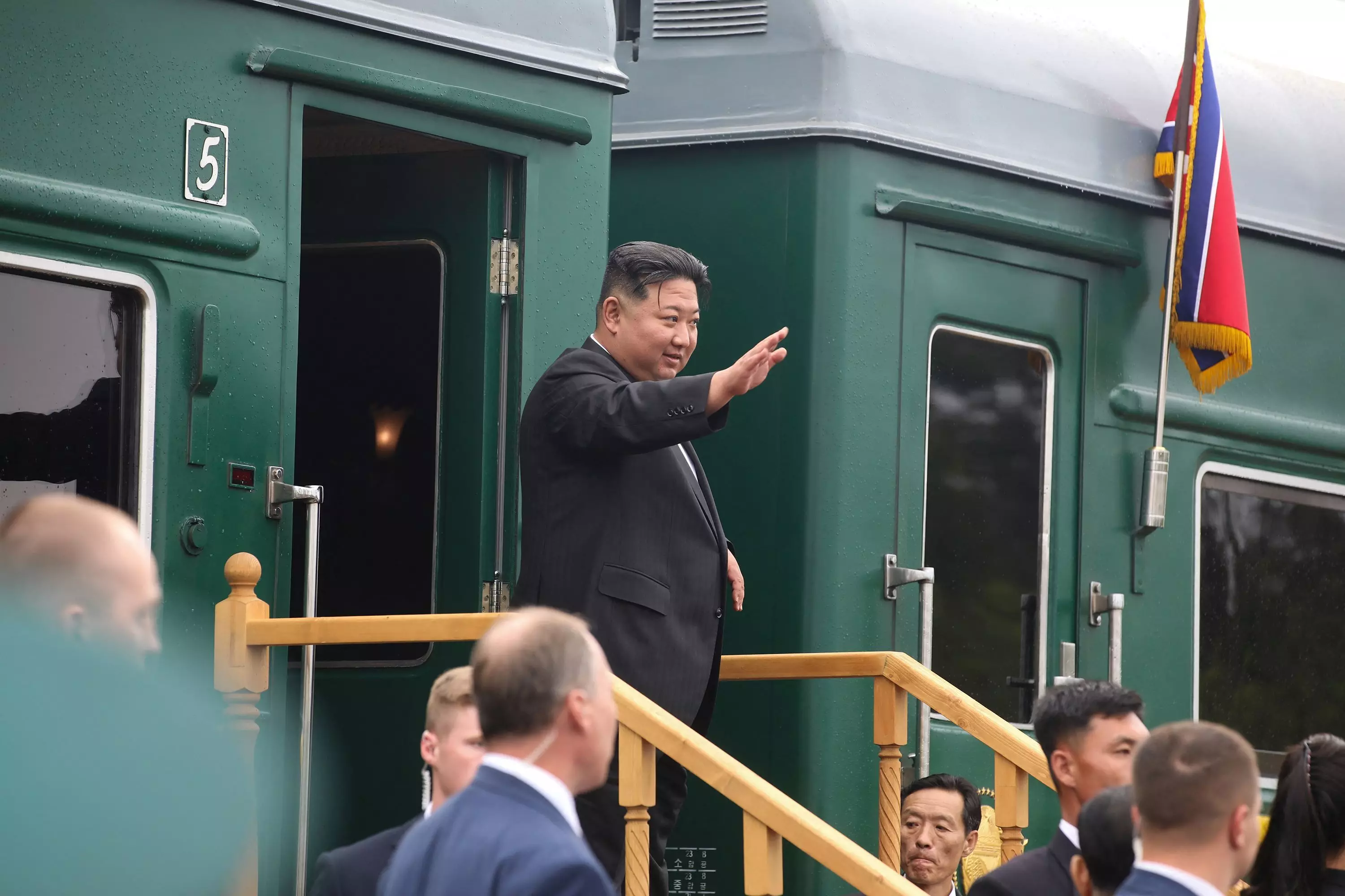 Kim Jong un: రష్యా నుంచి కానుకలుగా డ్రోన్లు, బుల్లెట్ ఫ్రూఫ్ కోటు Kim Jong un: రష్యా నుంచి కానుకలుగా డ్రోన్లు, బుల్లెట్ ఫ్రూఫ్ కోటు