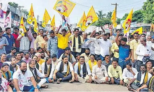 BABU ARREST: 	ఓవైపు నిరసనలు.. మరోవైపు పూజలు BABU ARREST: 	ఓవైపు నిరసనలు.. మరోవైపు పూజలు