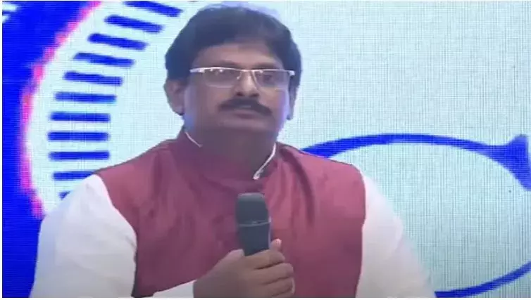 AP CID: తెలుగు మీడియాను దూరం పెట్టి... AP CID: తెలుగు మీడియాను దూరం పెట్టి...