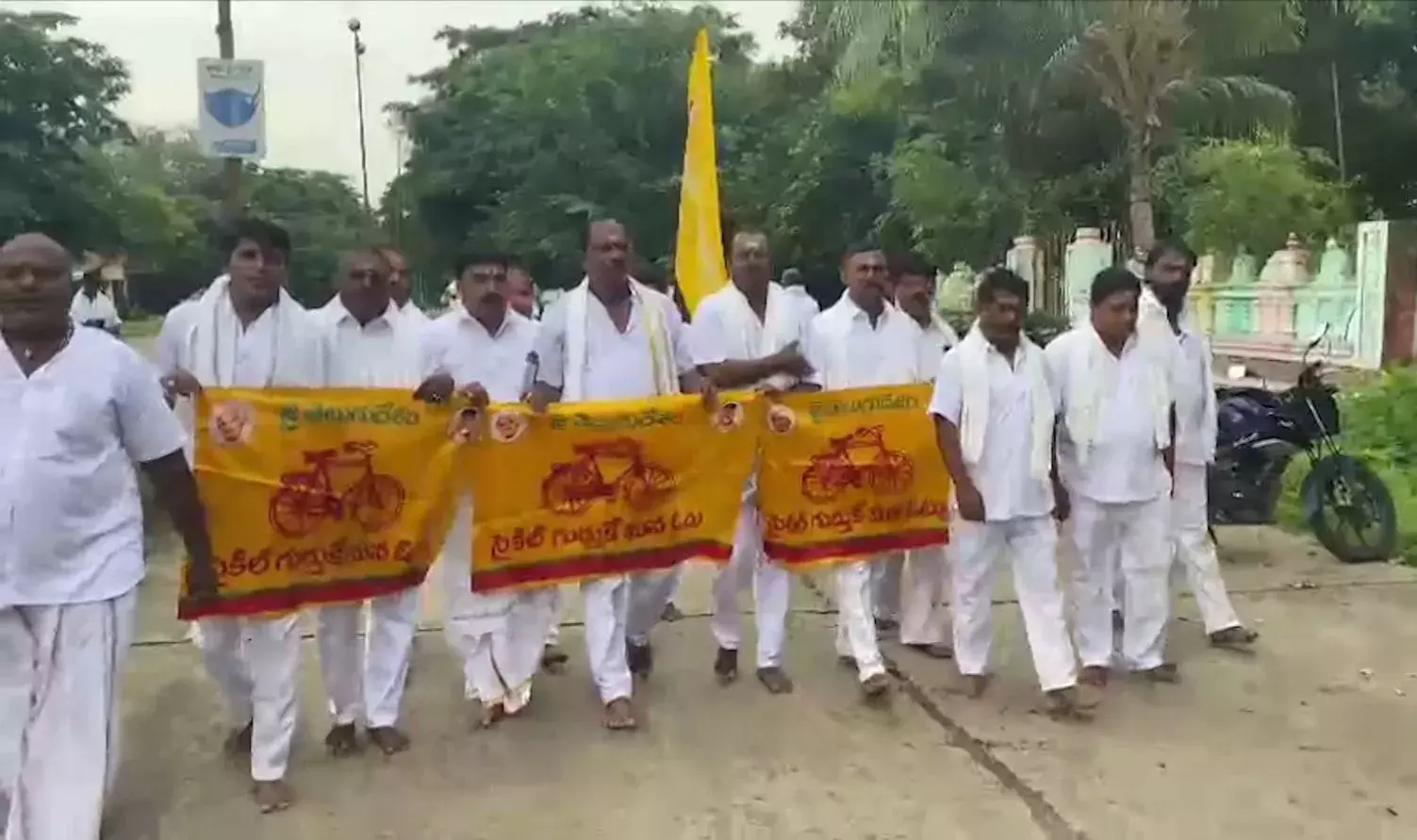 BABU ARREST: బాబు విడుదల కావలంటూ గణపతి మాలధారణ