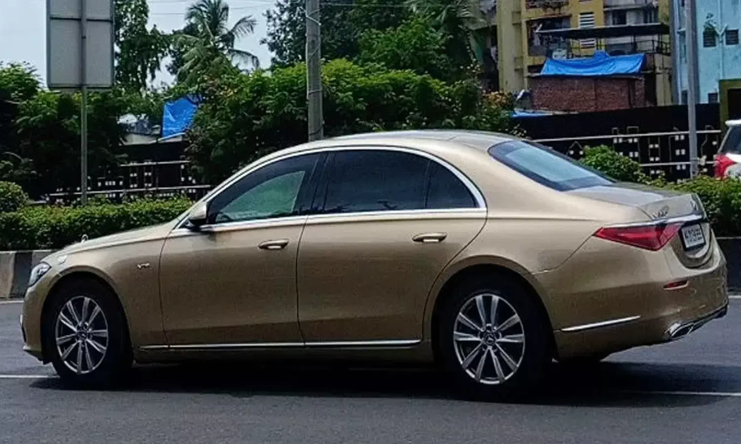 అపర కుబేరుడు.. అంబానీ గ్యారేజ్ లో మరో బుల్లెట్ ప్రూఫ్ మెర్సిడెస్ బెంజ్ అపర కుబేరుడు.. అంబానీ గ్యారేజ్ లో మరో బుల్లెట్ ప్రూఫ్ మెర్సిడెస్ బెంజ్