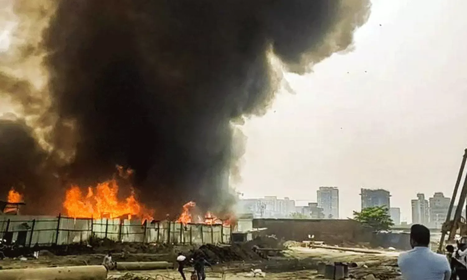 ముంబై హీరా పన్నా మాల్లో భారీ అగ్నిప్రమాదం.. ముంబై హీరా పన్నా మాల్లో భారీ అగ్నిప్రమాదం..