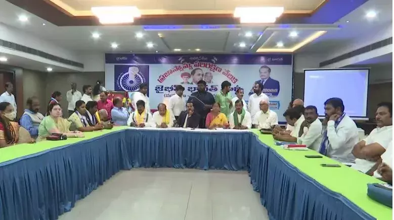 CBN ARREST: ముక్తకంఠంతో ఖండించిన అఖిలపక్షం CBN ARREST: ముక్తకంఠంతో ఖండించిన అఖిలపక్షం