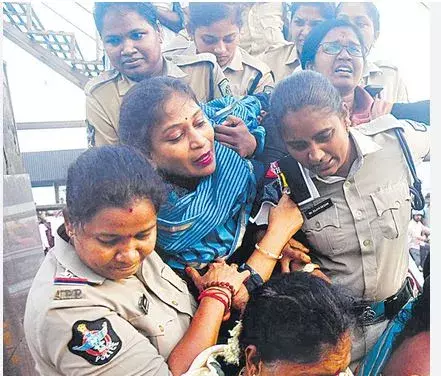 NAREE SHAKTHI: తీవ్ర ఉద్రిక్తంగా నారీ శక్తి