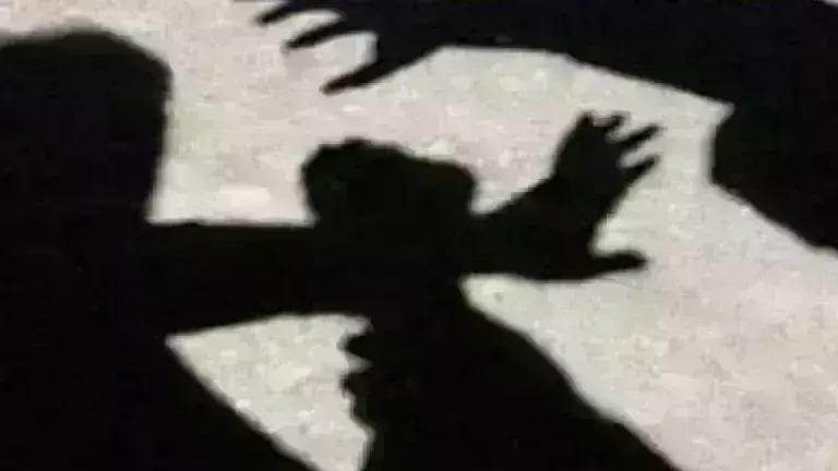 Bihar: మహిళను వివస్త్రను చేసి మూత్రం తాగించి..