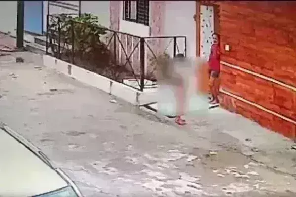 Madhya Pradesh:  అత్యాచార బాధితురాలి నరకయాతన.. స్పందించని జనం