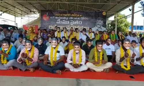 PROTETS: దీక్షలు, ర్యాలీలతో హోరెత్తుతున్న ఏపీ