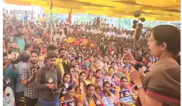 PROTEST: బెదరొద్దు.. భయపడొద్దు.. వెనకడుగు వేయ్యొద్దు PROTEST: బెదరొద్దు.. భయపడొద్దు.. వెనకడుగు వేయ్యొద్దు