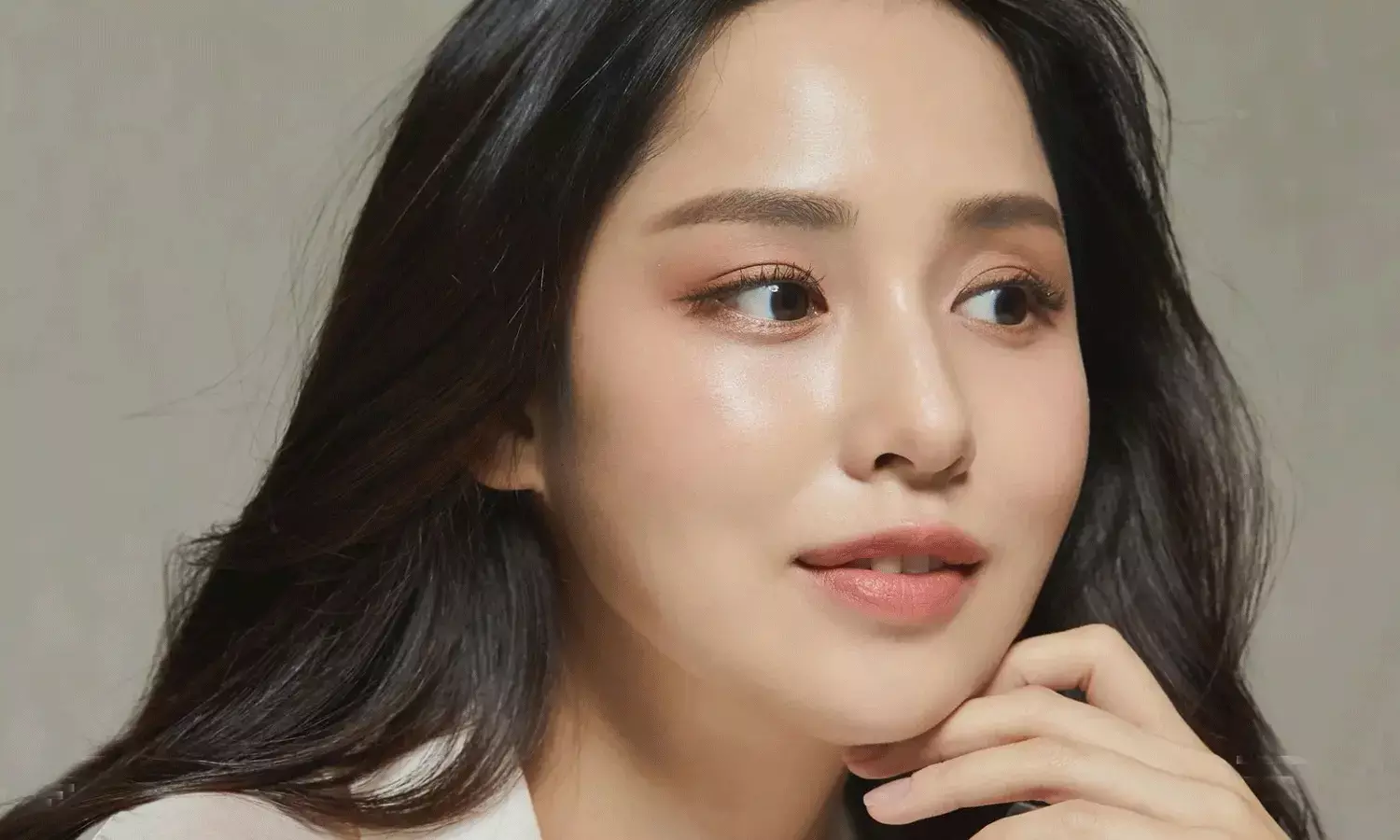 కొరియన్ల బ్యూటీ సీక్రెట్.. గ్లాసీ స్కిన్ కోసం.. కొరియన్ల బ్యూటీ సీక్రెట్.. గ్లాసీ స్కిన్ కోసం..