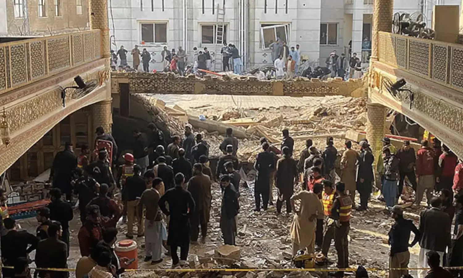 Pakistan: మసీదు సమీపంలో ఆత్మాహుతి దాడి.. 34 మంది మృతి, 100 మందికి పైగా గాయాలు