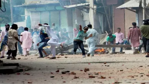 Stone Pelting In Shivamogga: శివమొగ్గలో ఉద్రిక్తత, సెక్షన్ 144 విధింపు