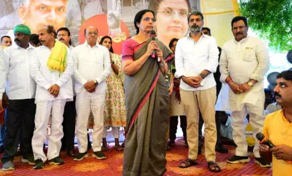 BUS YATRA: ఈనెల 5 నుంచి భువనేశ్వరి బస్సు యాత్ర!