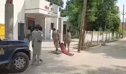 Uttar Pradesh:  వికలాంగ మహిళను ఈడ్చి పారేసిన పోలీసులు..! Uttar Pradesh:  వికలాంగ మహిళను ఈడ్చి పారేసిన పోలీసులు..!